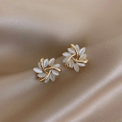 Boucles d'oreilles élégantes en or avec motifs floraux en opale exquise