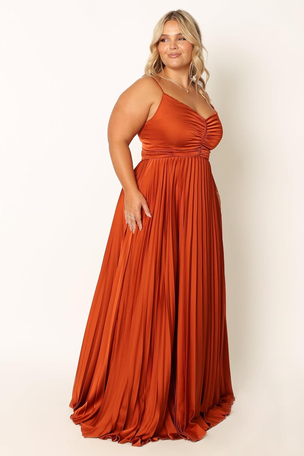 Aneira | Robe Élégante Plissée