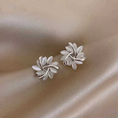 Boucles d'oreilles élégantes en or avec motifs floraux en opale exquise